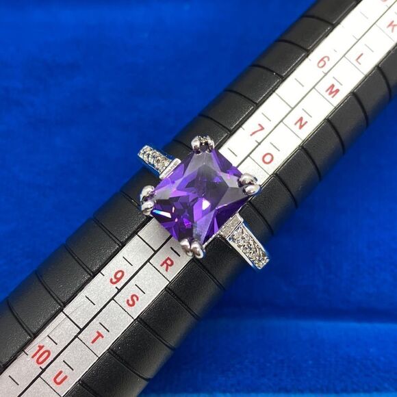 💛 10k White Gold Amethyst & CZ Ring - Picture 7 of 8